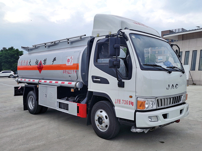 程力專汽運油車 配置、圖片與參數(shù)詳解